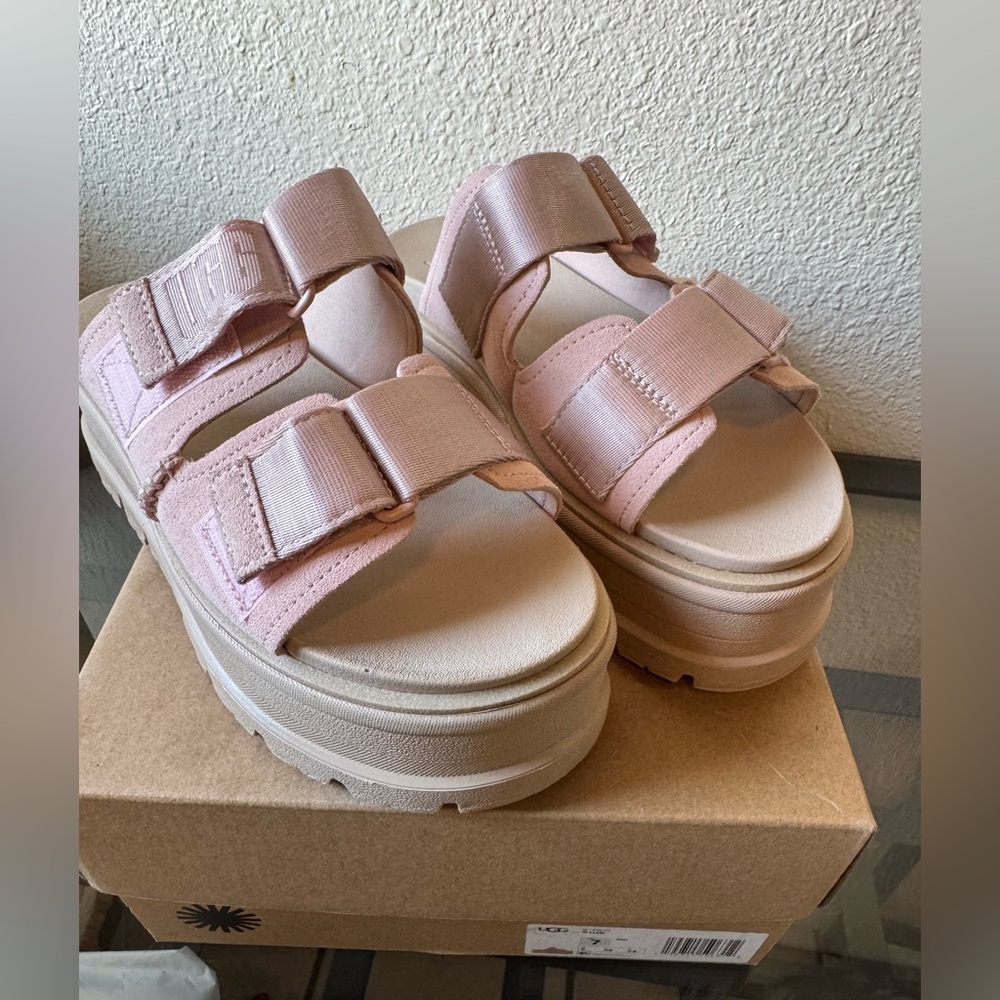 Perfect spring sandals 👡 
Good condition💕
